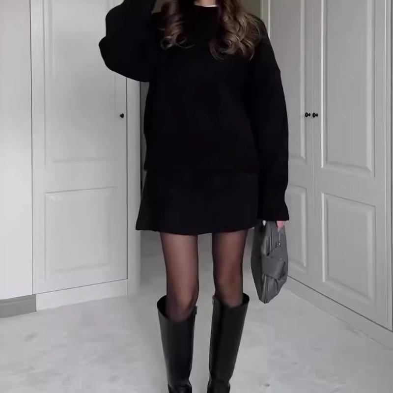 The sweater in 2 parts: Long-sleeved top & mini skirt